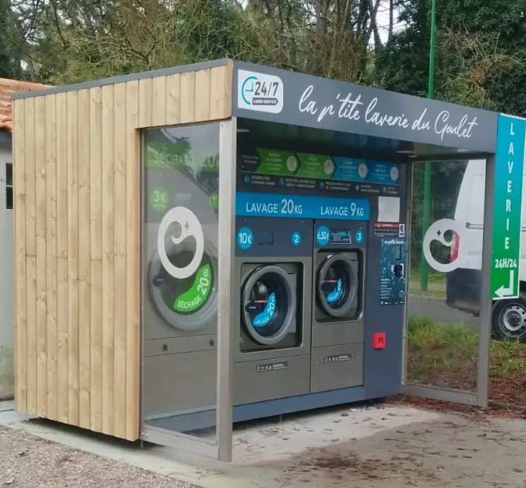 Kiosque de laverie automatique avec habillage bois