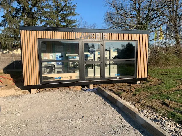 Bungalow de laverie automatique avec habillage bois o wood