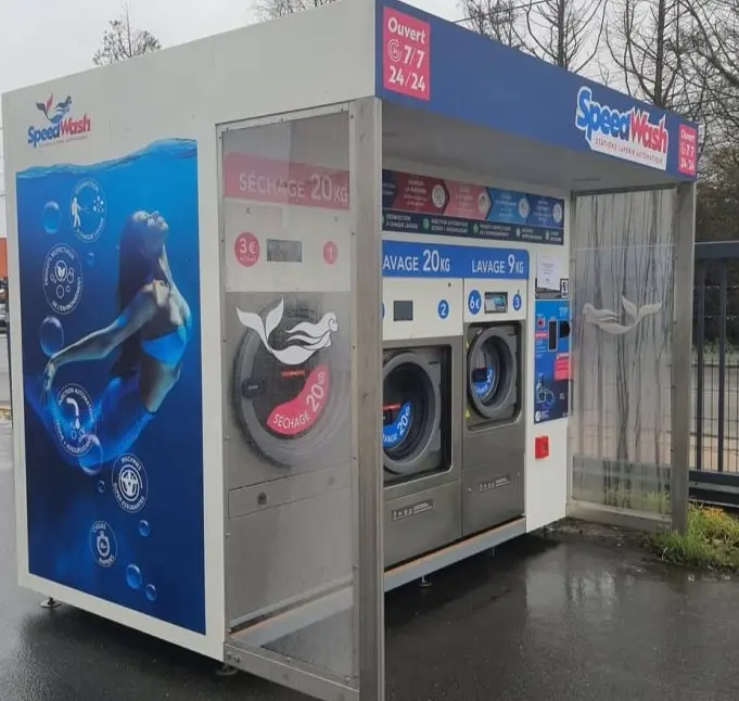 Kiosque de laverie automatique personnalisé installé en extérieur
